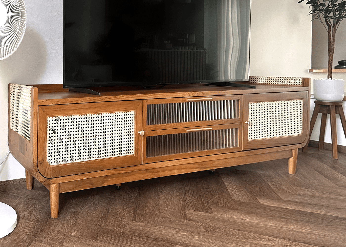 Around Curve Console 07