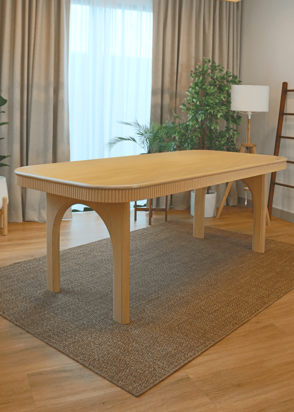 LonLon Dining Table